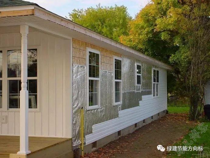 工人正在錨固聚氨酯復合板