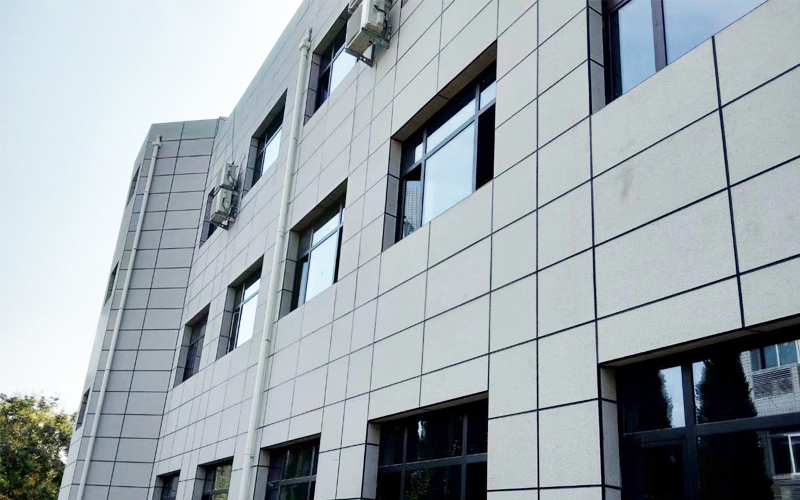 聚氨酯保溫一體板外觀大氣上檔次適合辦公樓外墻面