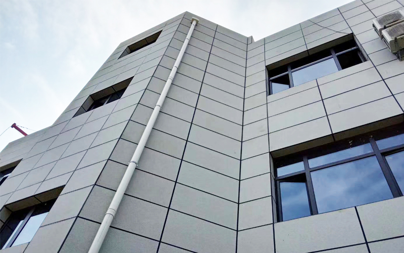 聚氨酯保溫一體板施工簡單方便快捷